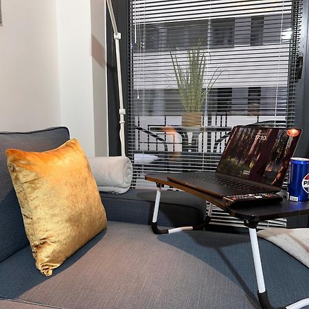 Luxe Central Studio With Pool, Parking & Ac Budapeszt Zewnętrze zdjęcie