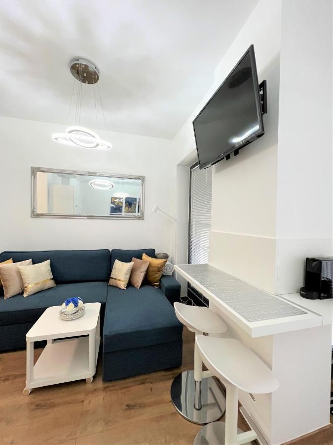 Luxe Central Studio With Pool, Parking & Ac Budapeszt Zewnętrze zdjęcie