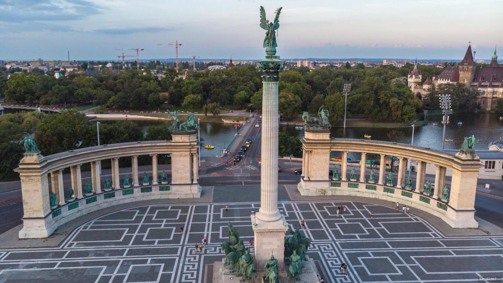 Luxe Central Studio With Pool, Parking & Ac Budapeszt Zewnętrze zdjęcie