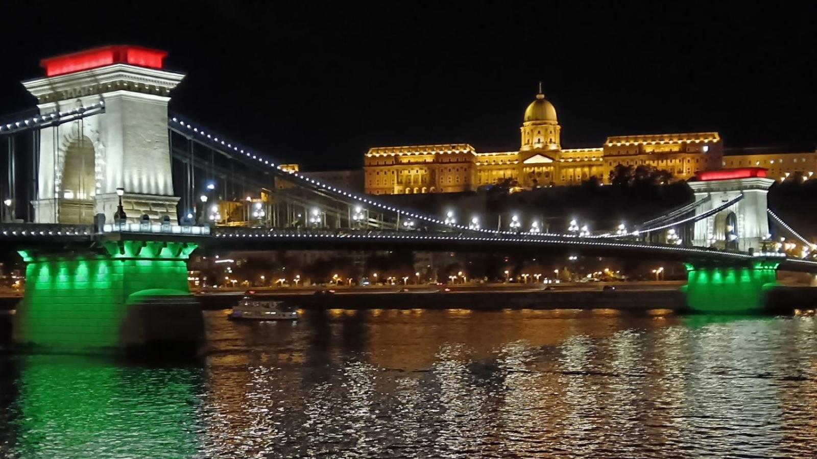 Luxe Central Studio With Pool, Parking & Ac Budapeszt Zewnętrze zdjęcie