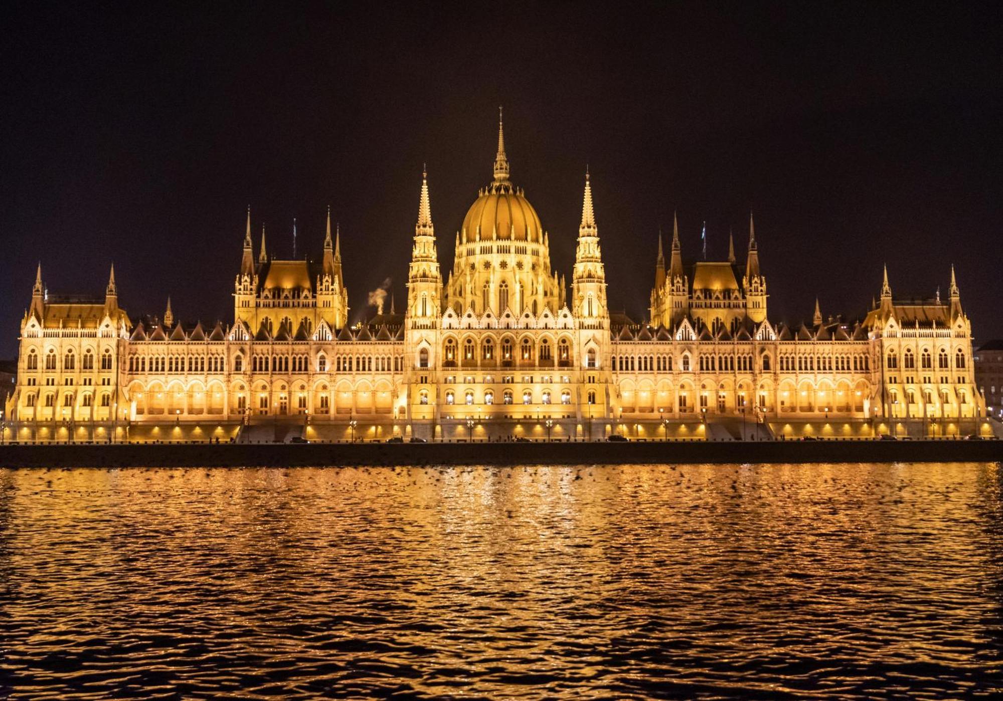 Luxe Central Studio With Pool, Parking & Ac Budapeszt Zewnętrze zdjęcie