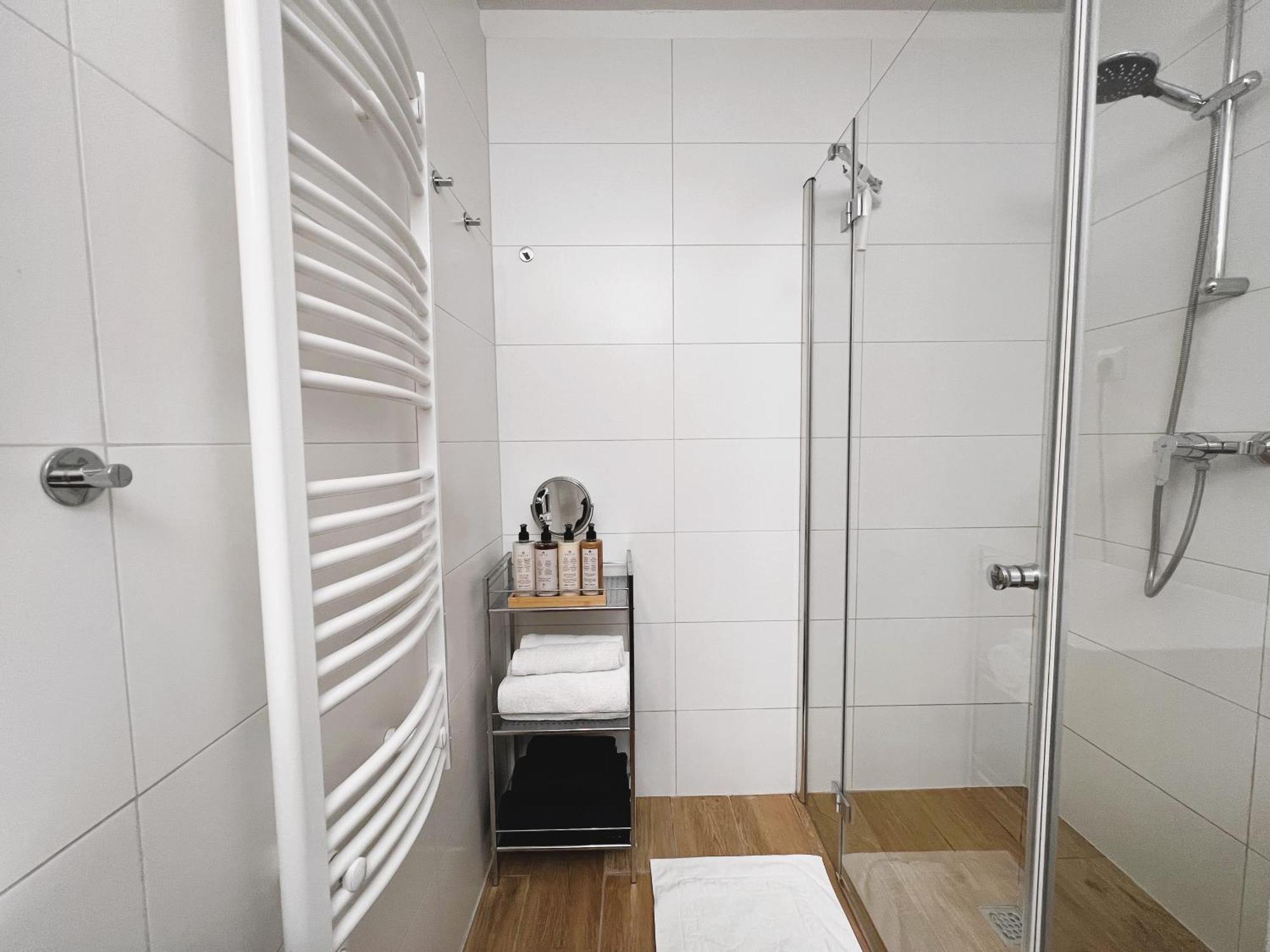 Luxe Central Studio With Pool, Parking & Ac Budapeszt Zewnętrze zdjęcie