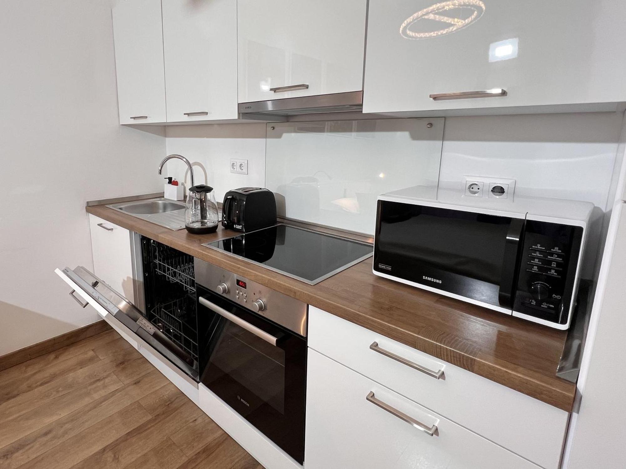 Luxe Central Studio With Pool, Parking & Ac Budapeszt Zewnętrze zdjęcie