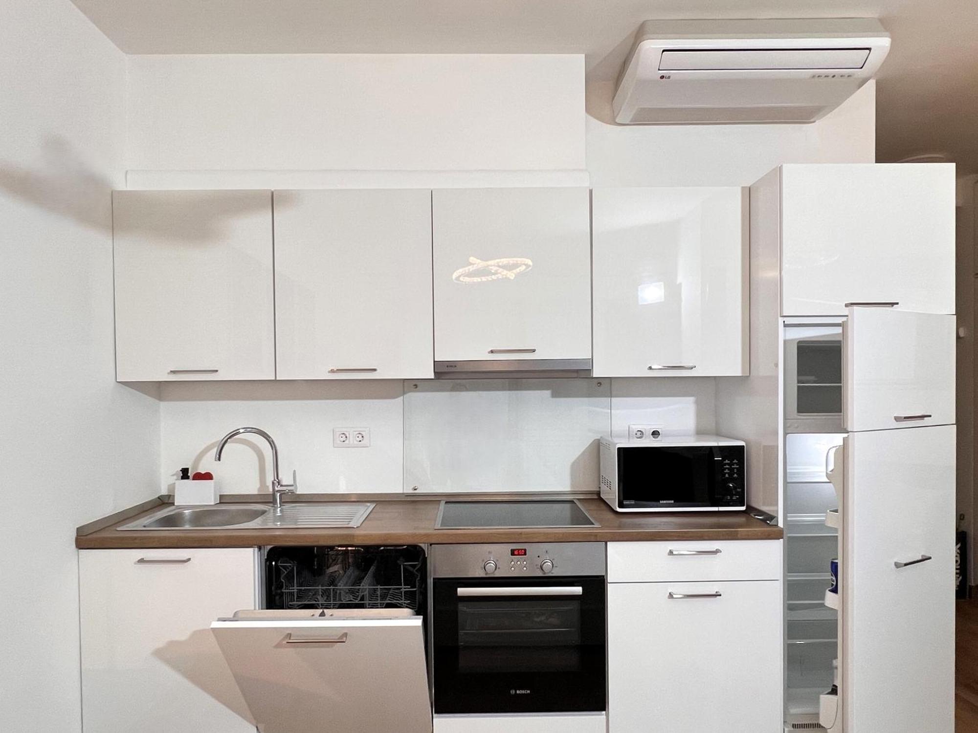 Luxe Central Studio With Pool, Parking & Ac Budapeszt Zewnętrze zdjęcie