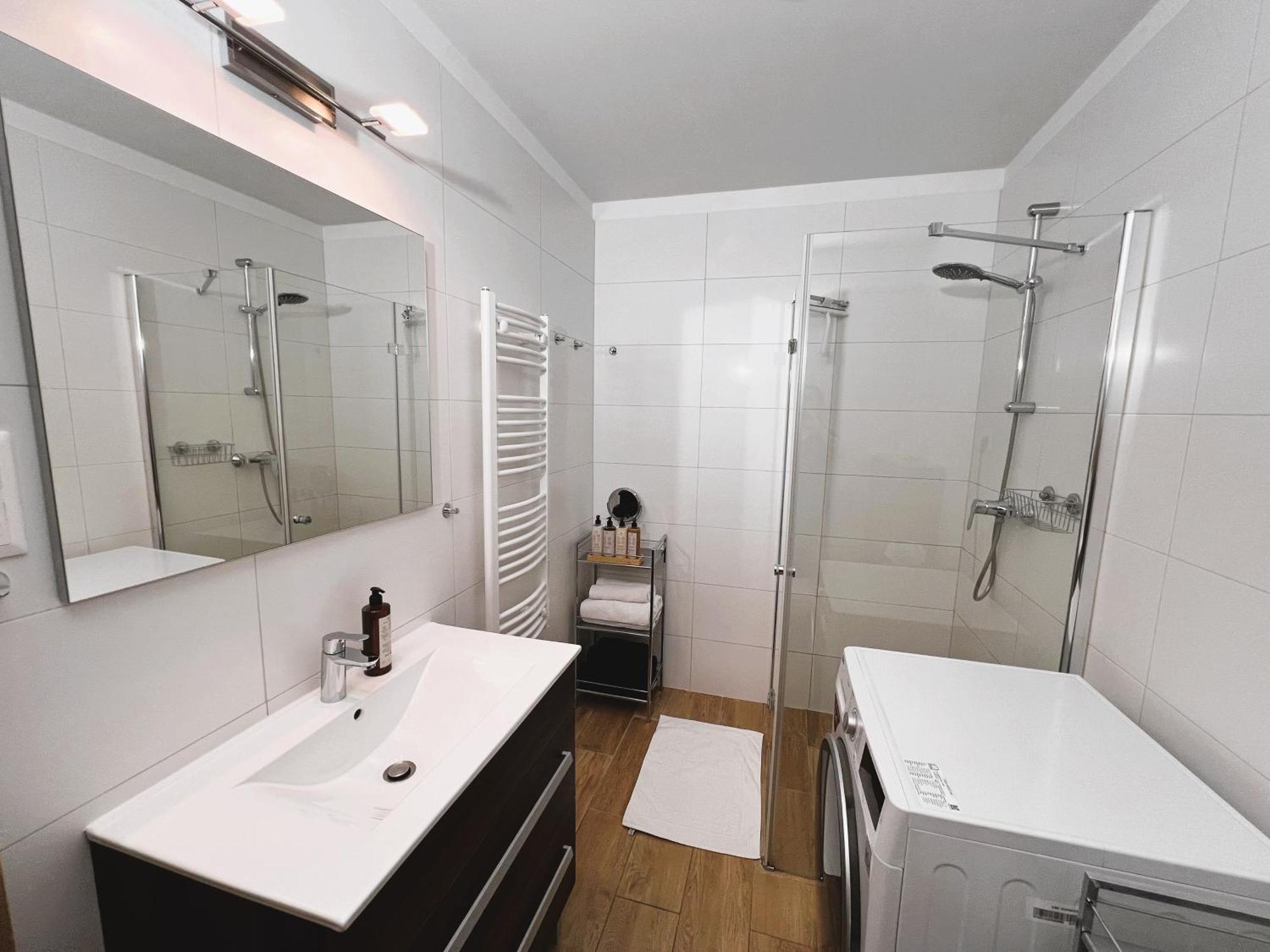 Luxe Central Studio With Pool, Parking & Ac Budapeszt Zewnętrze zdjęcie