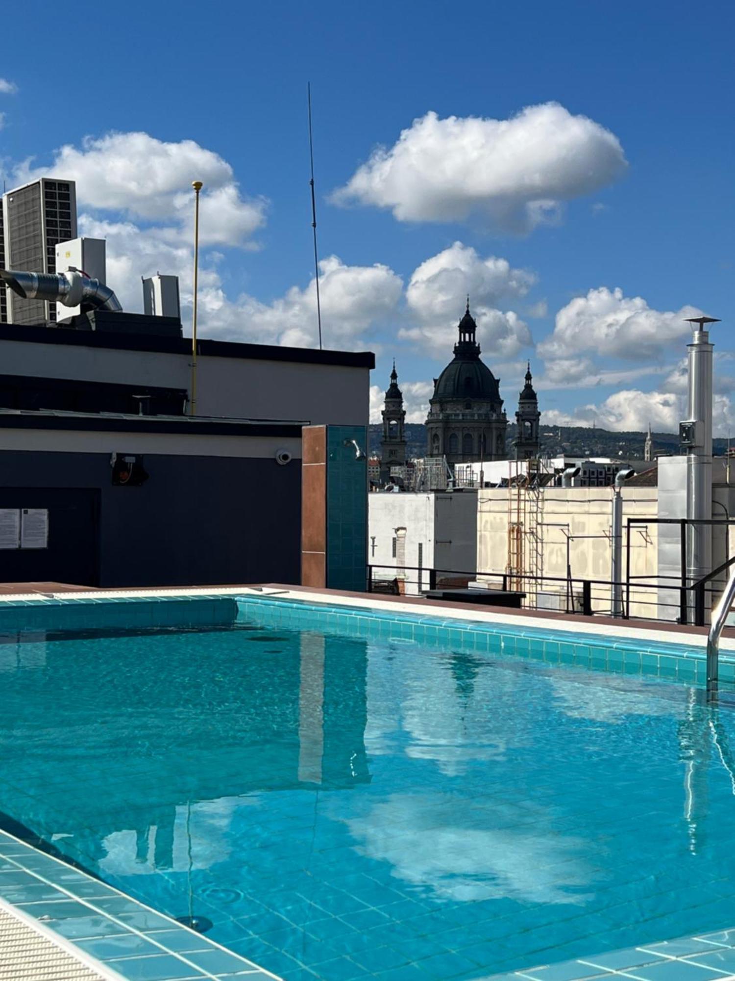 Luxe Central Studio With Pool, Parking & Ac Budapeszt Zewnętrze zdjęcie