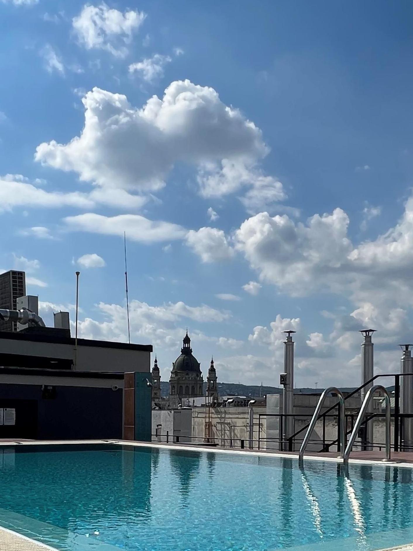 Luxe Central Studio With Pool, Parking & Ac Budapeszt Zewnętrze zdjęcie